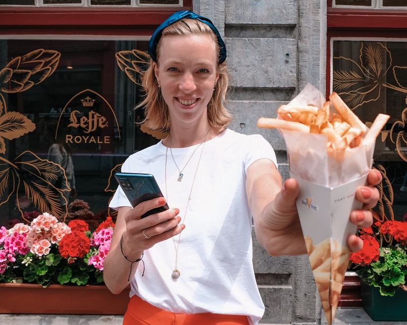 Paulina Rubia Enjoyed The Fries With Mayonaise She Enjoyed From a Street Stall In Bruges, Belgium.