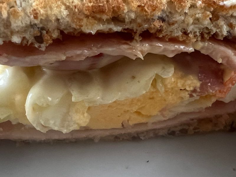 Microwave Bacon and Egg Sandwich